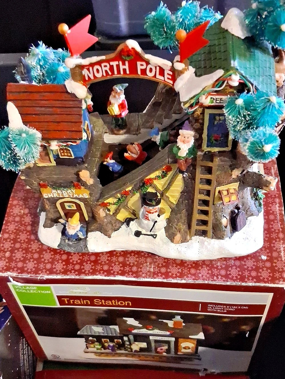 BNIB Village Collection North Pole Animated Tree House Christmas Decor VILLAGES.